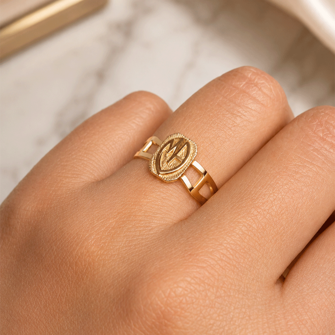 Anillo María Auxiliadora en Oro 18k.