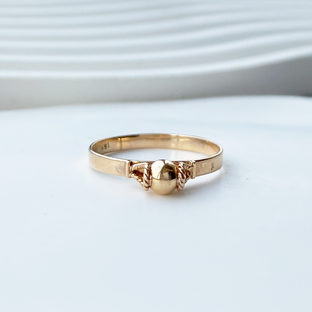 Anillo Bolita y Entorchado en Oro 18k.