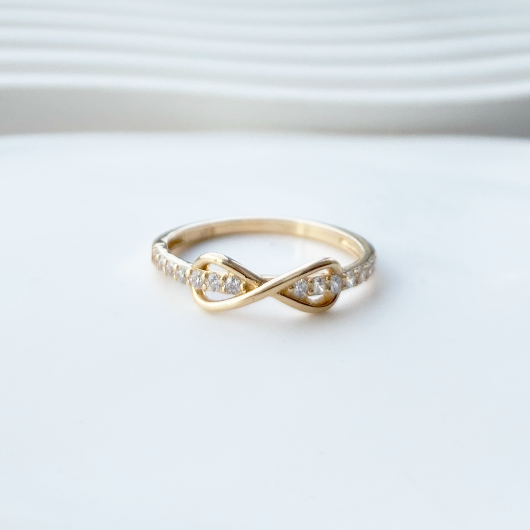 Anillo Infinito Microcircones en Oro 18k.