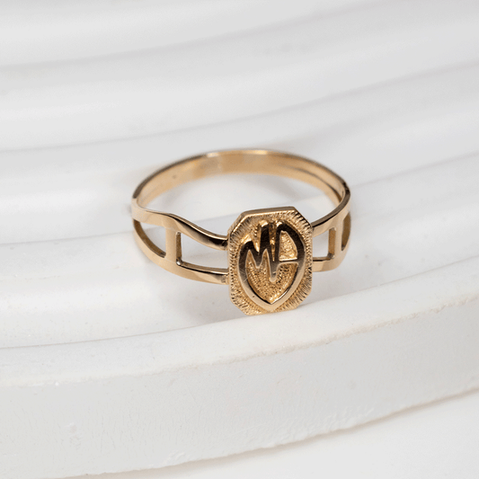 Anillo María Auxiliadora en Oro 18k.