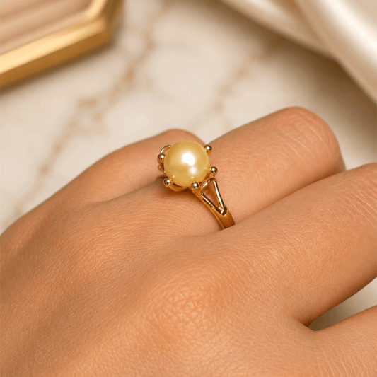 Anillo Perla Pistilo en Oro 18k.