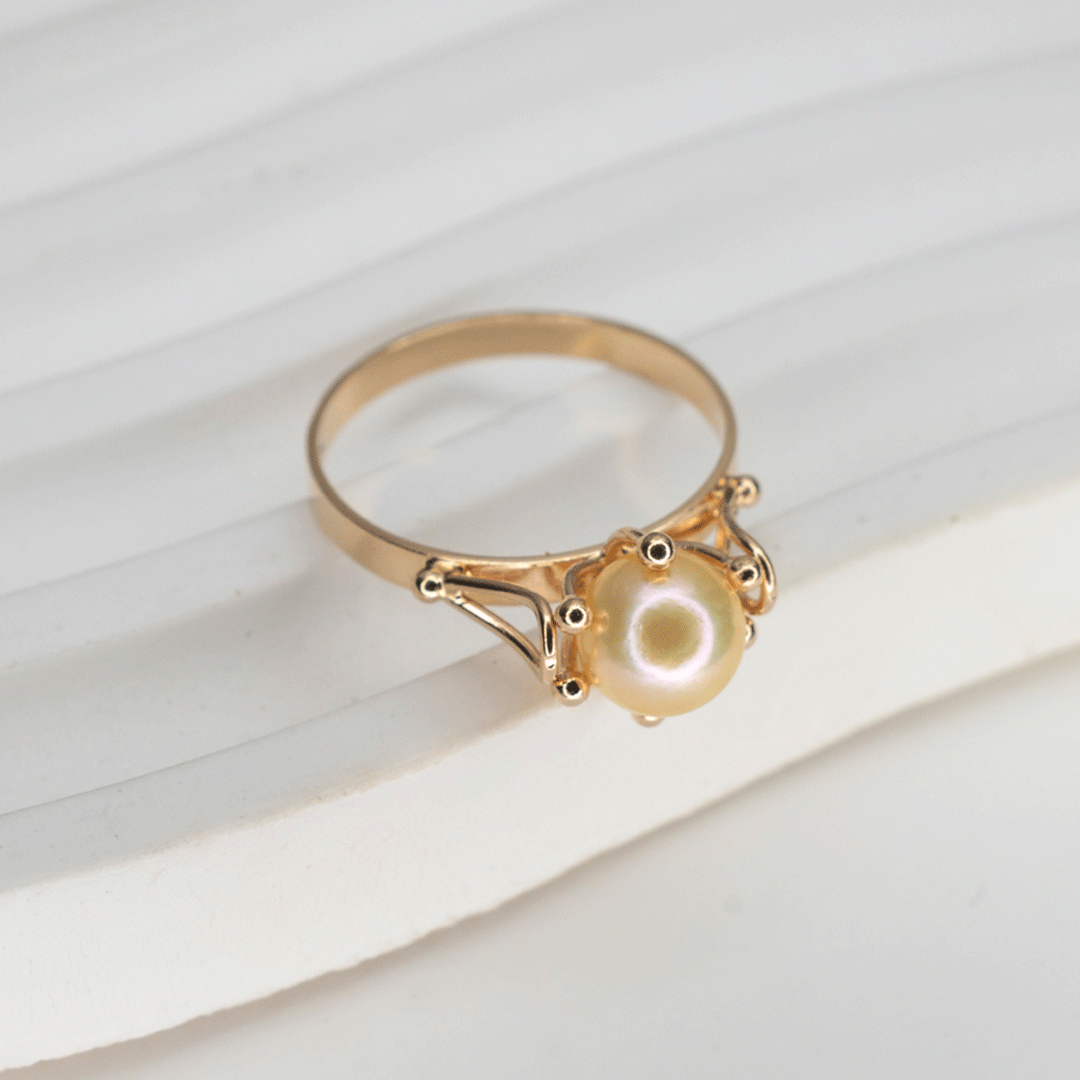 Anillo Perla Pistilo en Oro 18k.