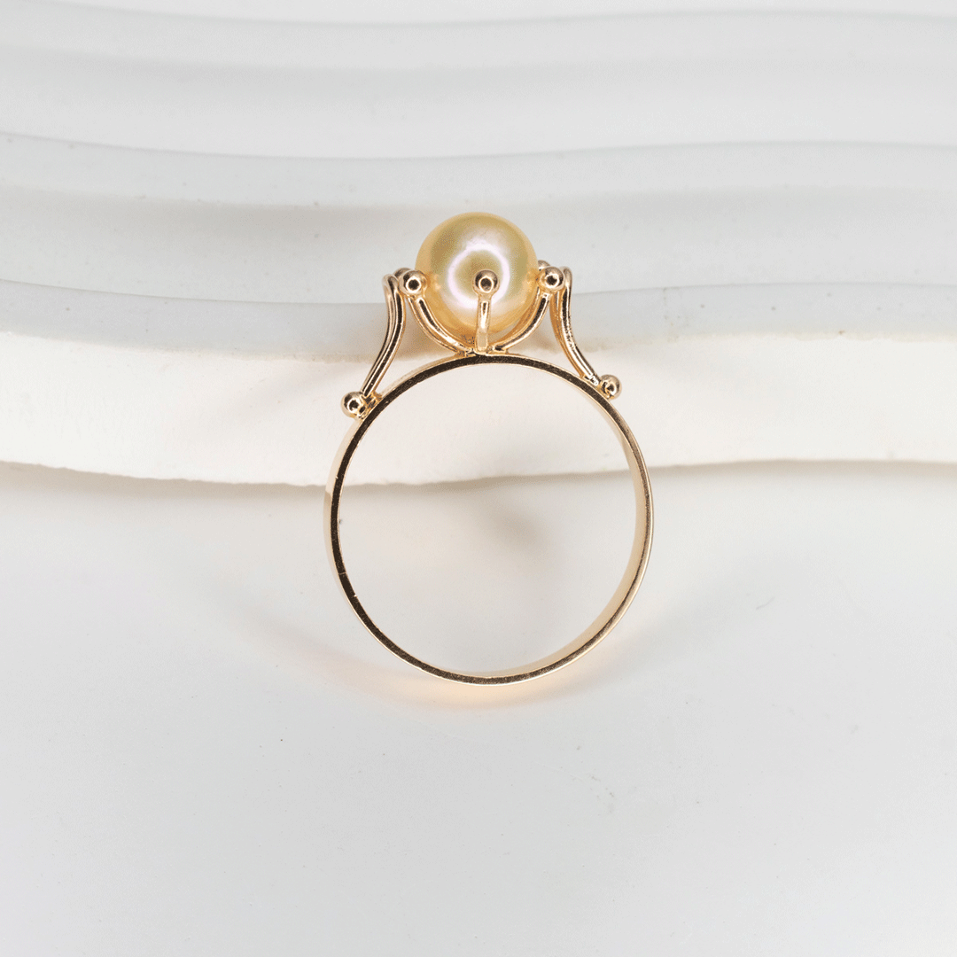 Anillo Perla Pistilo en Oro 18k.