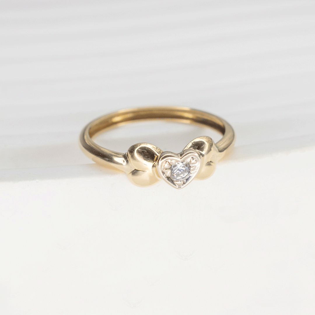 Anillo Corazones en Oro Amarillo 18k.