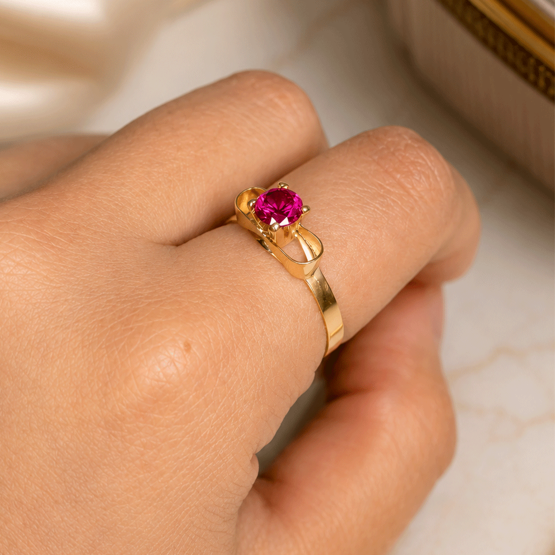Anillo Rubí Cinta en Oro 18k.