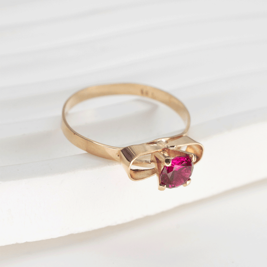Anillo Rubí Cinta en Oro 18k.