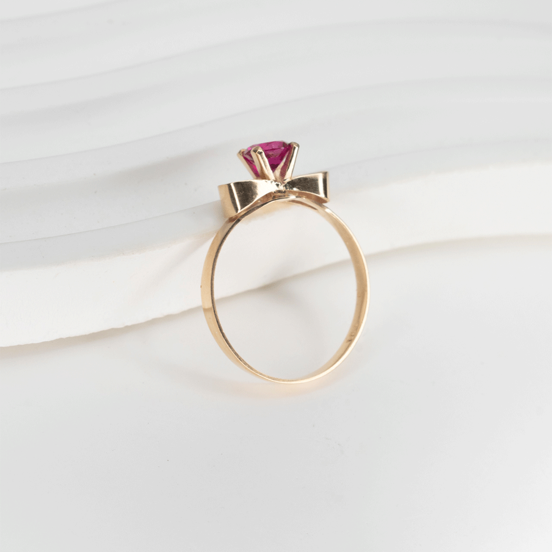 Anillo Rubí Cinta en Oro 18k.