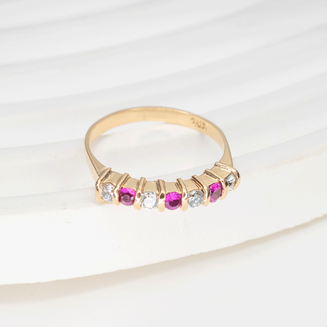Anillo Medio Cintillo Rubíes y Circones en Oro 18k.