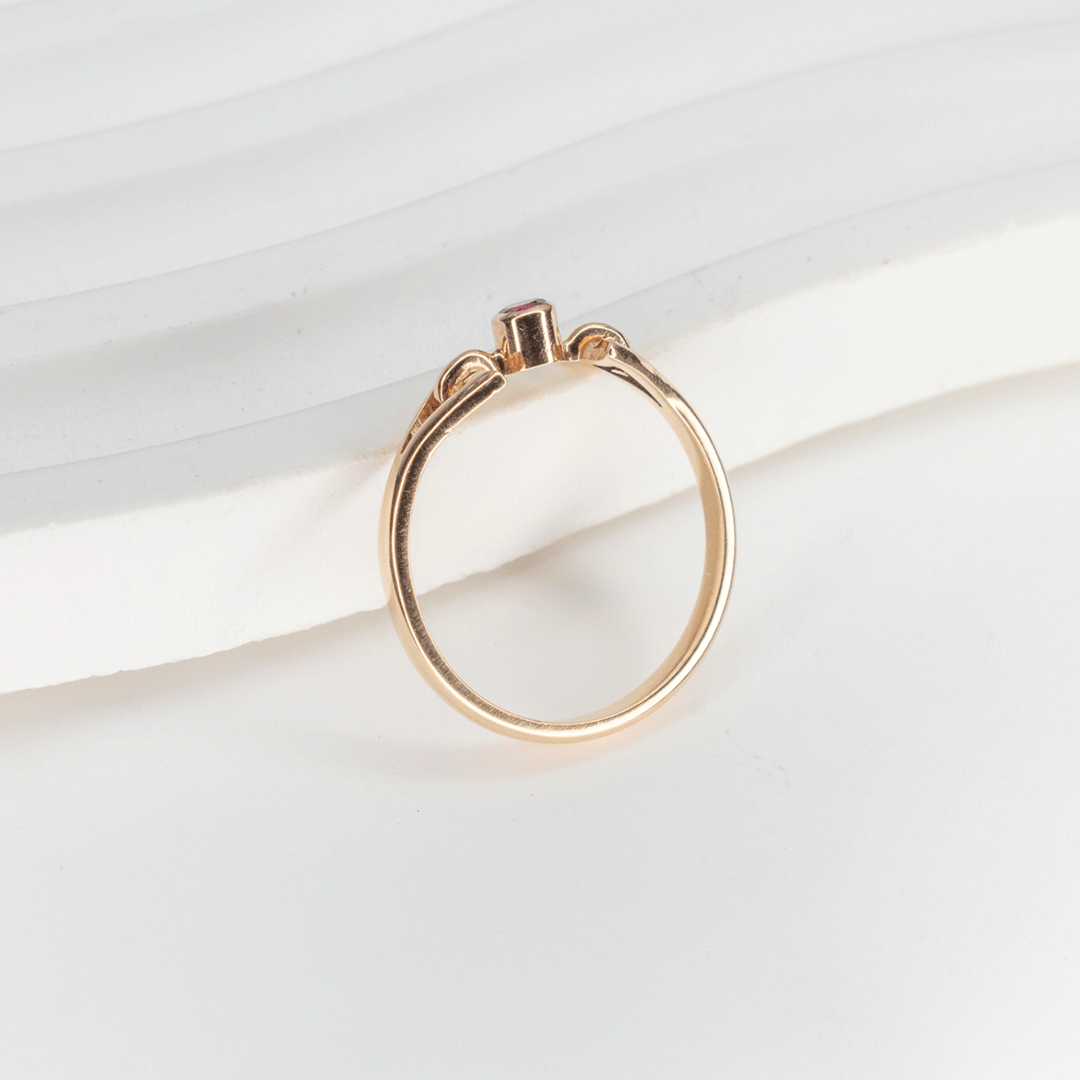 Anillo Rubí en Oro 18k.