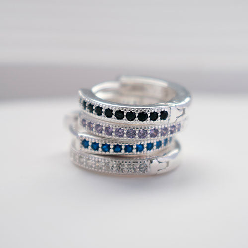 Aros huggie zafiros azules en Plata