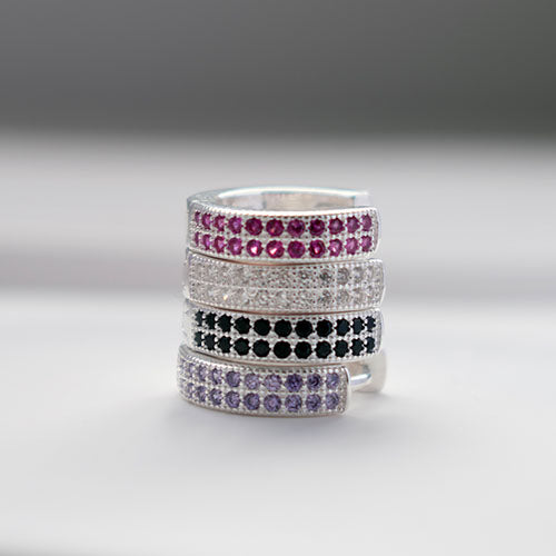 Aros  huggie rubies en Plata