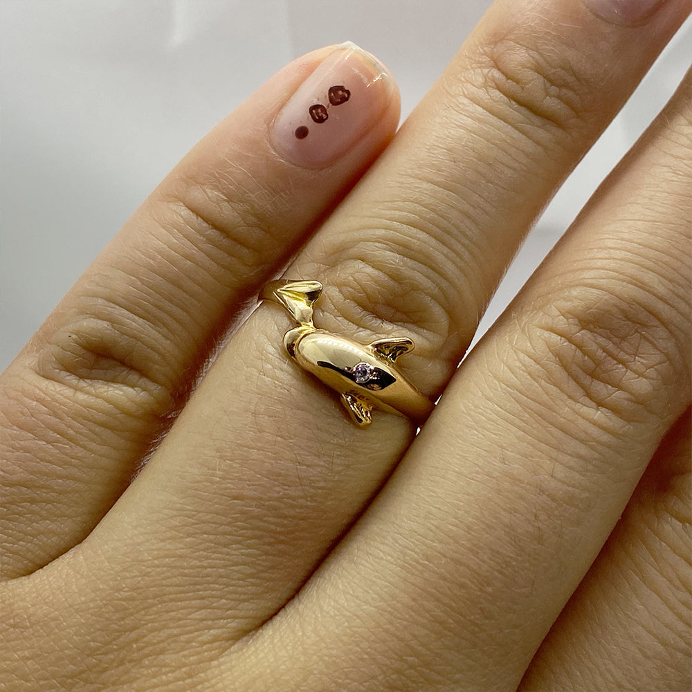 Dolphin ring with zircon. 18k gold.